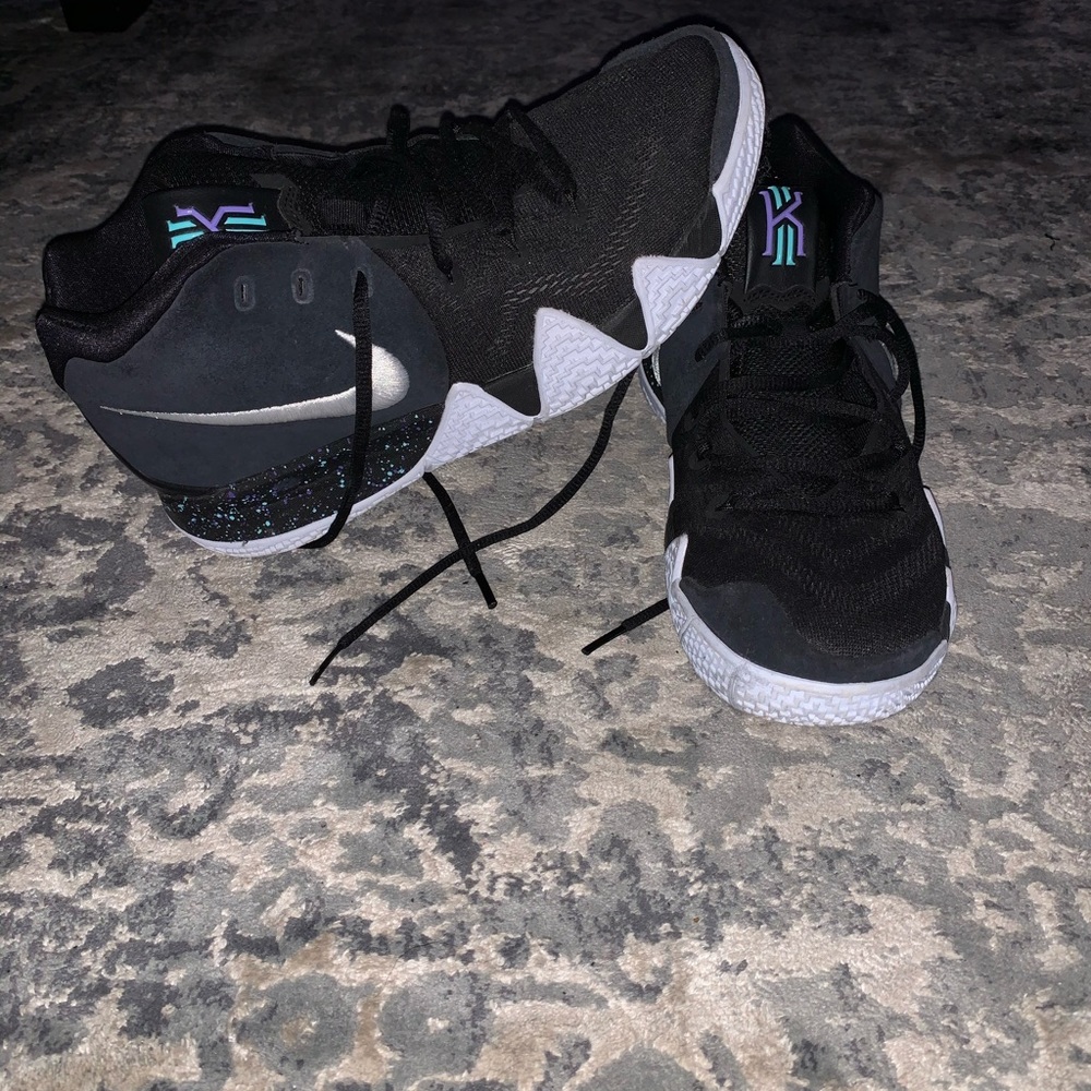 Men’s size 9 Kyrie Basketball shoes